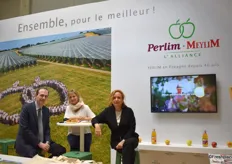Stéphanie Pécheux et Béatrice Chauffaille avec Jordi Bonell de la société Frutas Suarez, sont venues au salon pour représenter l'Alliance Perlim-Meylim, engagée dans une culture de pommes responsable
