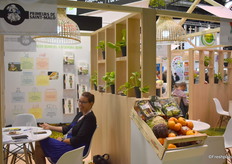 Marine Chabane de l'entreprise Primeurs de Saint Malo, présente au salon aux côtés de Prince de Bretagne pour présenter l'entreprise et sa gamme de produits