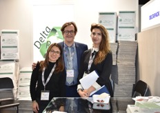 Johanna Maman, Frédéric Bacquie et Nastassia Padabed au salon pour représenter la société Deltapack et une toute nouvelle adaptation de leur papier gaufré aux barquettes de fruits rouges.