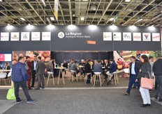 Le stand de la région Auvergne-Rhône-Alpes regroupait les entreprises Akanea Agro Software, Alpes Coccinelle, SN Comptoir Rhodanien, Grande Ile / Louis Favel, International Plant Selection, Metral Fruits, Ogier Fruits, Rhoda-Coop, SARL Riviere, SAS Savajols et SICA Val de Nesque.