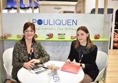 Emmanuelle Bosser et Julie Sousset de l'entreprise Pouliquen, venues présenter leur gamme de produits tels que les échalotes tressées et les oignons roses.