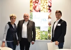Carole, Olivier Delaitre et Guillaume Liesch, au salon pour présenter l'entreprise Champ'pom et continuer de développer leur activité à l'export.