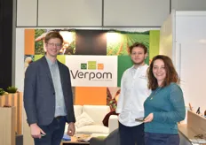Thomas Verschave, Dylan Bourlard et Nadine Fayolle au salon pour rencontrer leurs clients et présenter la gamme de produits de l'entreprise Verpom