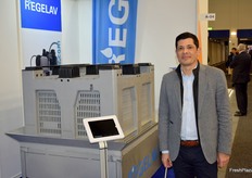 Xavier Melara de Regelav venu montrer une laveuse de pallox semi-automatique.