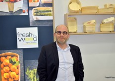 Anthony Fournier de CF Embal venu présenter des barquettes en bois biodégradables et personnalisables. Les barquettes sont aptes à contenir 100 grammes jusqu'à 1 kilo.