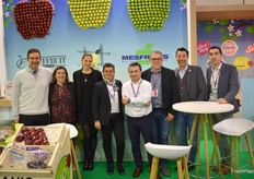 Les équipes de Jouffruit, J.M.C. Fruits et Mesfruits ont présenté leur large gamme de variétés de pommes dont la pomme d'hiver Crimson Snow.