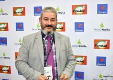 1 poire Rocha sur 3 est consommée en France grâce à Lacour. Sur la photo : Antonio Morales.