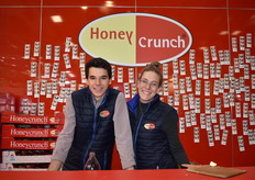 C’est la première fois qu’Innatis a fait le salon dans le hall Cultures et Filières Végétales. Le groupe a présenté sur son stand Honey Crunch et Choupette. Shanon Ravat et Antoine de la Boissière étaient présents pour faire découvrir la variété aux consommateurs et communiquer sur son mode de production.