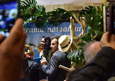 Beaucoup de visiteurs sur le stand de Boyer - Philibon mercredi matin, venus à la rencontre de Clémence Botino, Miss Guadeloupe 2019 devenue Miss France 2020. Sur la photo, elle se trouve aux côtés de Jean-Marc Boyer.