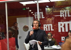 Julien Courbet animait l'émission « Ça peut vous arriver » en direct au SIA 2020. 