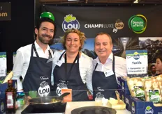 L'équipe des Champignons Lou avec Fabrice Chapuzet, Emmanuelle Roze-Chapuzet et Benoît Roze. Ils étaient présents au SIA pour faire goûter leurs champignons. L'entreprise produit 4500 tonnes de champignons chaque année. 