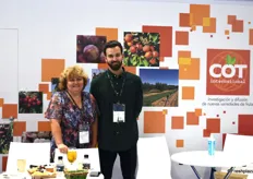 Marie-Laure Eteve et Pascal Bassols venus représenter COT International et mettre en avant cette année les variétés de prunes qu'ils proposent
