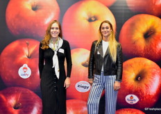 Shanon Ravat et Alice Gianola étaient présentes sur le stand Innatis, qui regroupe les marques Pink Lady, LoliPop, Honney Crunch, Juliet, Zingy et Choupette.