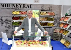 Serge Mouneyrac, venu rencontré ses clients au salon et présenter l'ensemble de la gamme de pommes et poires commercialisées sous la marque Mouneyrac.