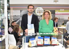 Alexandre Subtil et Sabine Vajou de la société Culture Pom, venus présenter la gamme bio introduite l'année dernière et à destination de la grande distribution. 