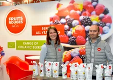 Camille Garnier et Jean-Charles Beguin, sur le stand de Fruits Rouges&Co, ont mis en avant la gamme de fruits rouges frais ainsi que la celle des produits transformés. 