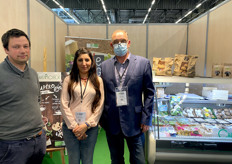 Augustin d'Hautefeuille de Vie Veg et Dihia Tayeb et Hugh McAvinue de Champicarde au Natexpo. 