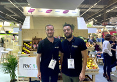 Anthony Democrate et Jimmy Urbano sur le stand Pronadis. 