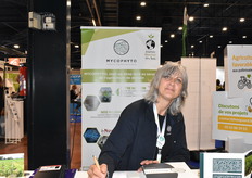 Christine Vautrin de Mycophyto, sur le stand de la Ferme Digitale. 
