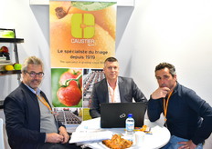 L'équipe de Caustier et des clients présents sur le stand 