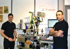Raoul Zahino et Jean-Claude Garcia sur le stand de JC France, qui a présenté trois de ses machines