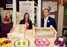 Clara Dorchene et Philippe Jean de la société Cofrui’Oc, venus présenter leur production d’asperges blanches et vertes ainsi que leur gamme de pommes