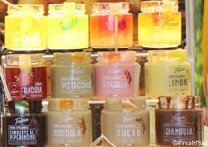 "Nous proposons une sélection de produits italiens authentiques, des miels et des pâtes à tartiner aux risottos et aux épices, apportant le goût de l'Italie à votre table, où que vous soyez", rapporte Casa Folino.