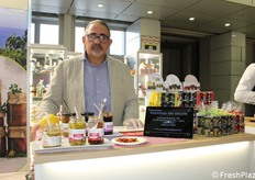 Santo Cauteruccio de Paradiso dei Golosi, une entreprise calabraise fondée en 1996 dans le but de promouvoir les produits de son territoire, la ville de Buonvicino.