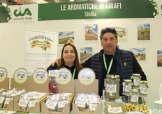 Rubina Mistretta et Calogero Bonfante de l'Azienda Agricola "Le Aromatiche di Girafi", spécialisée dans les herbes fraîches et séchées.