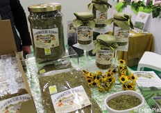 L'origan est l'un des arômes phares de la société. Il est disponible sous différentes formes, des feuilles en pot aux sachets en passant par les bouquets.