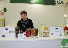 Marco Benetti, de l'entreprise Food Idea, basée en Vénétie. "Nous produisons de manière artisanale des aliments sains en harmonie avec le cycle de vie, en utilisant uniquement des ingrédients biologiques et biodynamiques et en évaluant pour chaque produit la technique de production la meilleure et la plus appropriée qui respecte l'aliment et ses caractéristiques.