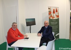 Mario Maranesi (PDG) et Alberto Piovani (directeur commercial) de Manaresi aziende agricole à Longastrino (FE). "Notre ambition est de devenir une entreprise spécialisée dans la culture et la transformation de tomates biologiques italiennes de qualité supérieure. Nous visons particulièrement l'exportation".