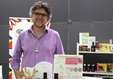 Marcello Maira, de l'exploitation agricole du même nom à Caltanissetta, qui est gérée de manière biologique et produit des légumes et des grenades de qualité.