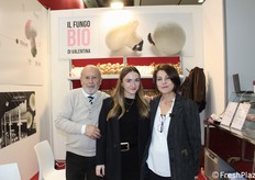 Alberto Corradi, Martina Borghi et Elena Tapalaga de l'entreprise Funghi Valentina.