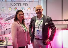 Isabelle Endhoven Garcia Guerrero et Paul van der Valk, aux côtés de leurs partenaires Bever Innovations, expliquent tout sur l'éclairage dynamique avec leur luminaire NXTLED à 4 canaux.