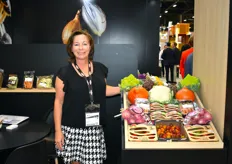 Sandra Neyer de la société Riou venue présenter la gamme de fruits et légumes de Prince de Bretagne 
