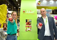 Alice Gianola du Groupe Innatis et Damien Marcellin de la société Cardell Export, mettent en avant la pomme Juliet 