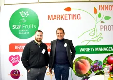 Henri Meynard, chef de produit fruits à noyaux et Philippe Toulemonde pépiniériste et président de la société Star Fruits