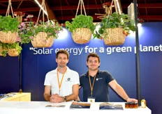 Stéphane Mahuteau et Gabriel Arnould, venus représenter la société Urbasolar, spécialisée dans le photovoltaïque