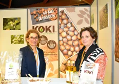 Estelle Grossenbacher et et Cécile Biers sur le stand Koki pour Unicoque venues présenter deux nouveaux produits : la boisson végétale au lait de noix et les noisettes grillées en coques