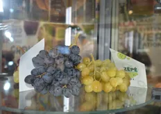 Le nouveau raisin sans pépins de la marque Zépé (noir, blanc et ruby) présenté sur le stand de JMC Fruits, Jouffruit, Mesfruits