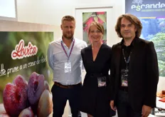 Sébastien Guy, Monika Kujundzic et Sébastien Rispe de French Fruit Lovers présentent la Lovita, une nouvelle variété de prune tardive