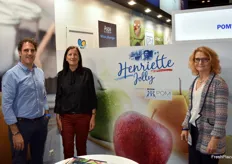 Yohann Lethoueil, Yannick Moinnereau et Nina Ponthou de Pom'Evasion/Select'Fruit. Ils présentaient, entre autres, la marque Henriette Jolly pour le marché Espagnol 