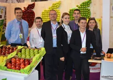 L'équipe JMC Fruits/Mesfruits/Jouffruit. La commercialisation de la variété Story en bio a débuté, juste comme la commercialisation de la Crimson Snow au marché français