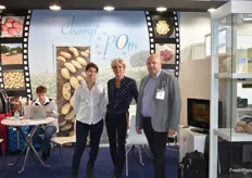 Peggy Joubert, Sonia Akkari, Carole et Olivier Delaitre ont représenté la société Champ'pom et leur gamme de pomme de terres pour la première année au salon