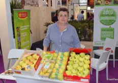 Florence Sournies de Fruits & Compagnie a mis en avant la gamme ZRP (la pomme Golden des Alpes, les poires, les abricots et les pêches/nectarines)