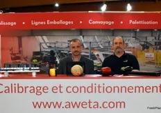 Régis Brevet et Jean-Christophe Reynal représentent la société Aweta, et communiquent à l'occasion du salon sur une nouvelle calibreuse à poires avec tri automatique défauts externes