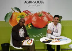 Rouna Bouker et Sofiane Badrine venus représenter Agri-Souss au salon, dont la dernière campagne de tomates et légumes a avoisiné les 100 000 tonnes