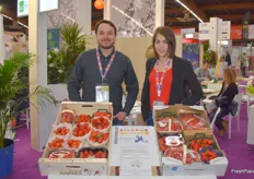 Paul Boisson et Morgane Bretheau de la société Nectapêche ont présenté leurs fraises venant de la région de Nîmes