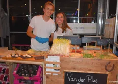 Eva Van der Plas et Martijn Verseveldt de la société Van des Plas ont fait dégusté leurs produits pour l'occasion